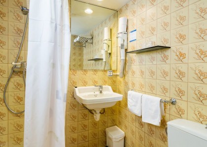 Habitación doble con balcón_8